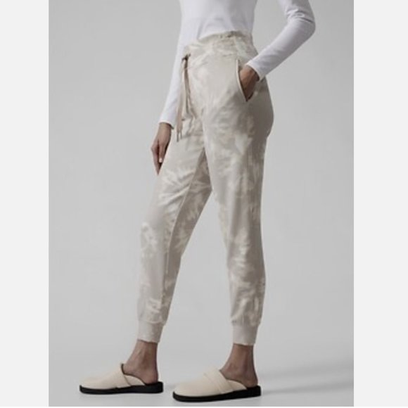 Athleta Willow Abalone Grey Drawstring Waistband Balance Jogger - Picture 3 of 4